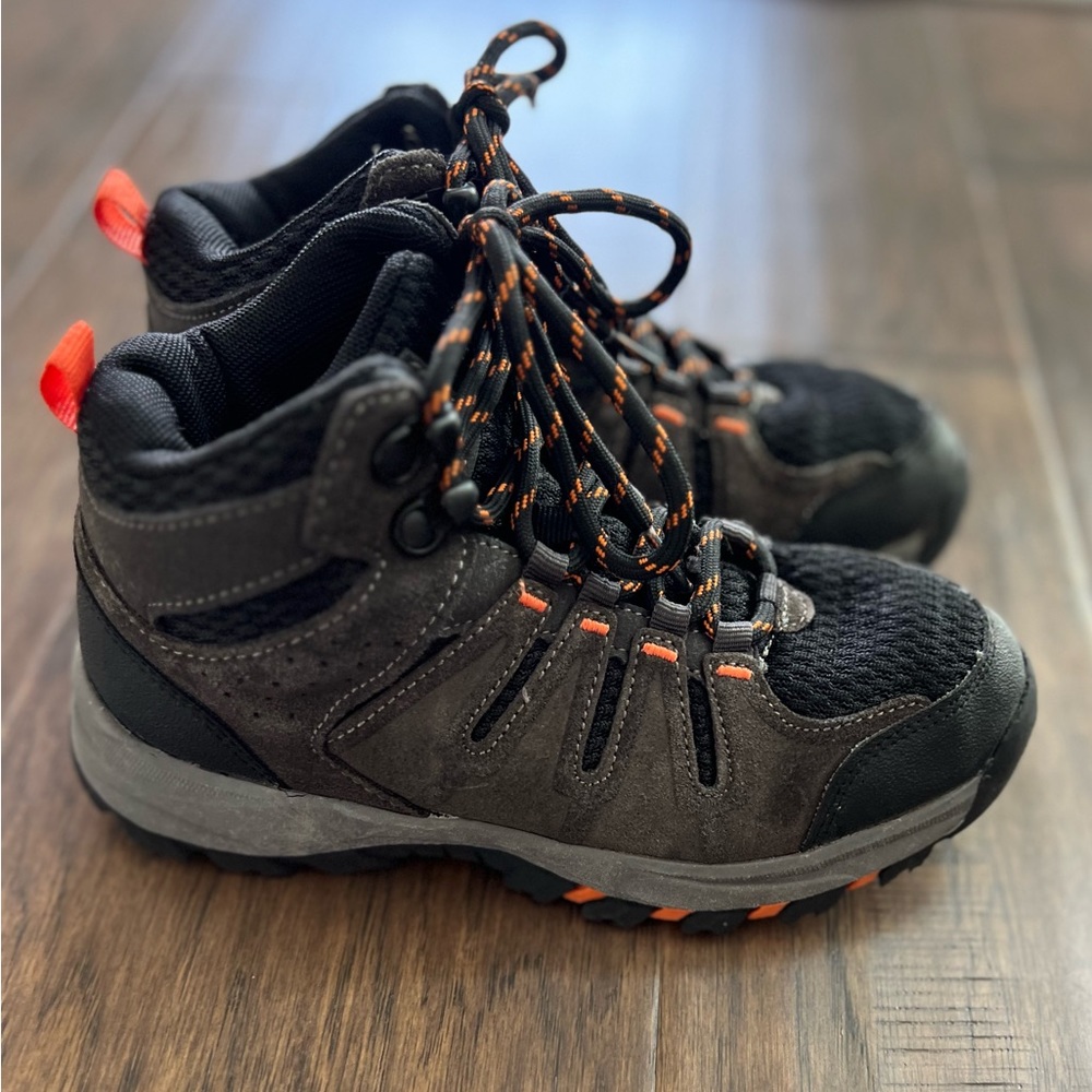 Kids Magellan hiking boots Size 2